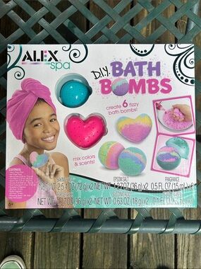 DIY Bath Bombs by Alex Spa NIB